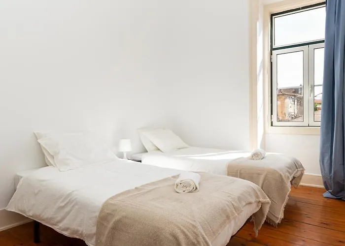 4Br Lisbon Apartment - Central Location